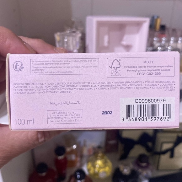 Miss Dior ROSE ESSENCE-Exclusive - Picture 12 of 12